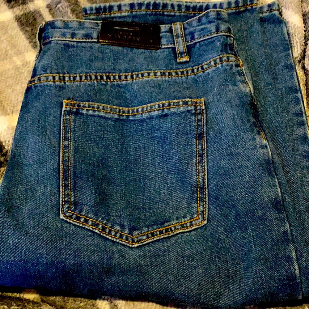 I’m selling a brand new pair of pants
